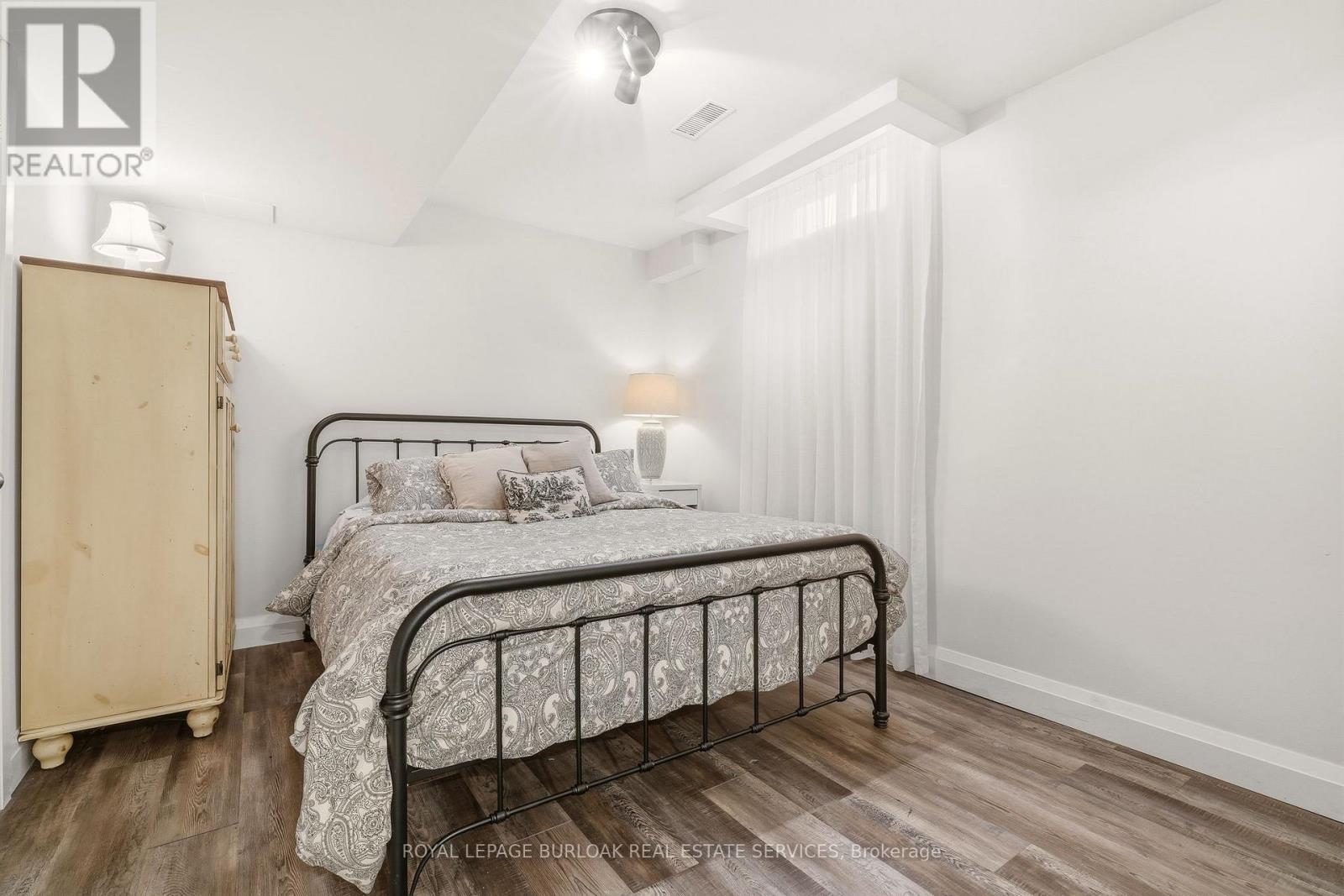 2243 Turnberry Road, Burlington, Ontario  L7M 4Y4 - Photo 32 - W12926602