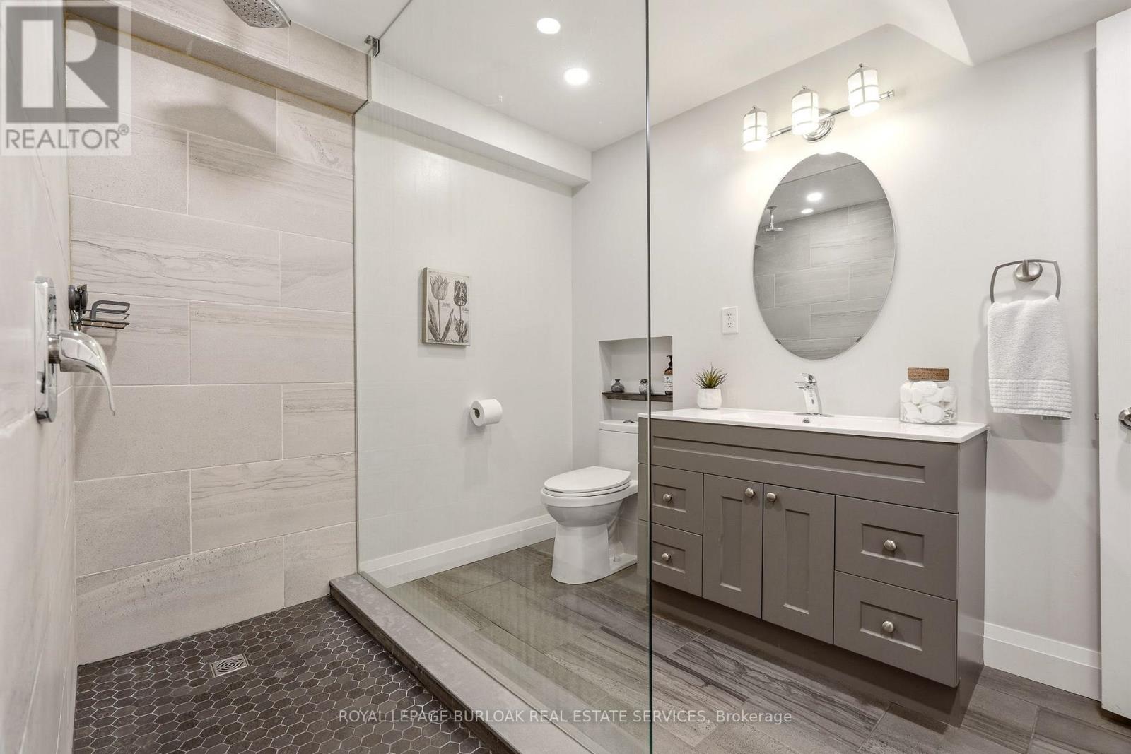 2243 Turnberry Road, Burlington, Ontario  L7M 4Y4 - Photo 33 - W12926602