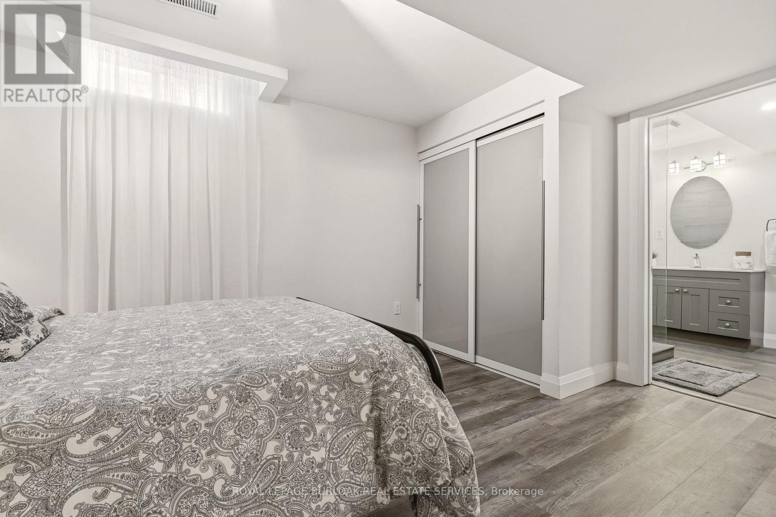 2243 Turnberry Road, Burlington, Ontario  L7M 4Y4 - Photo 43 - W12926602