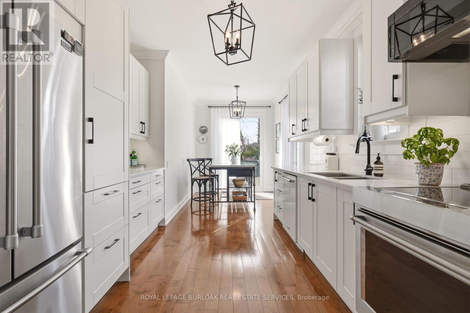 2243 Turnberry Road, Burlington, Ontario  L7M 4Y4 - Photo 6 - W12926602