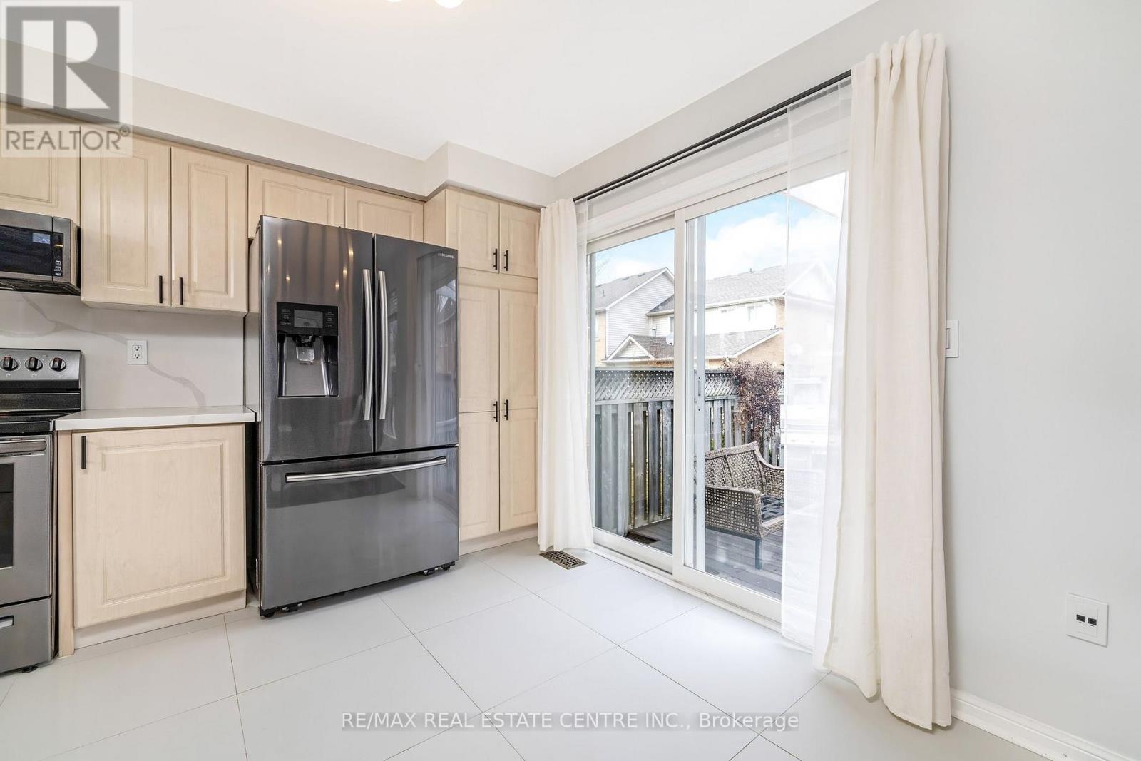 1617 Cartwright Crescent, Milton, Ontario  L9T 5N6 - Photo 11 - W12926610