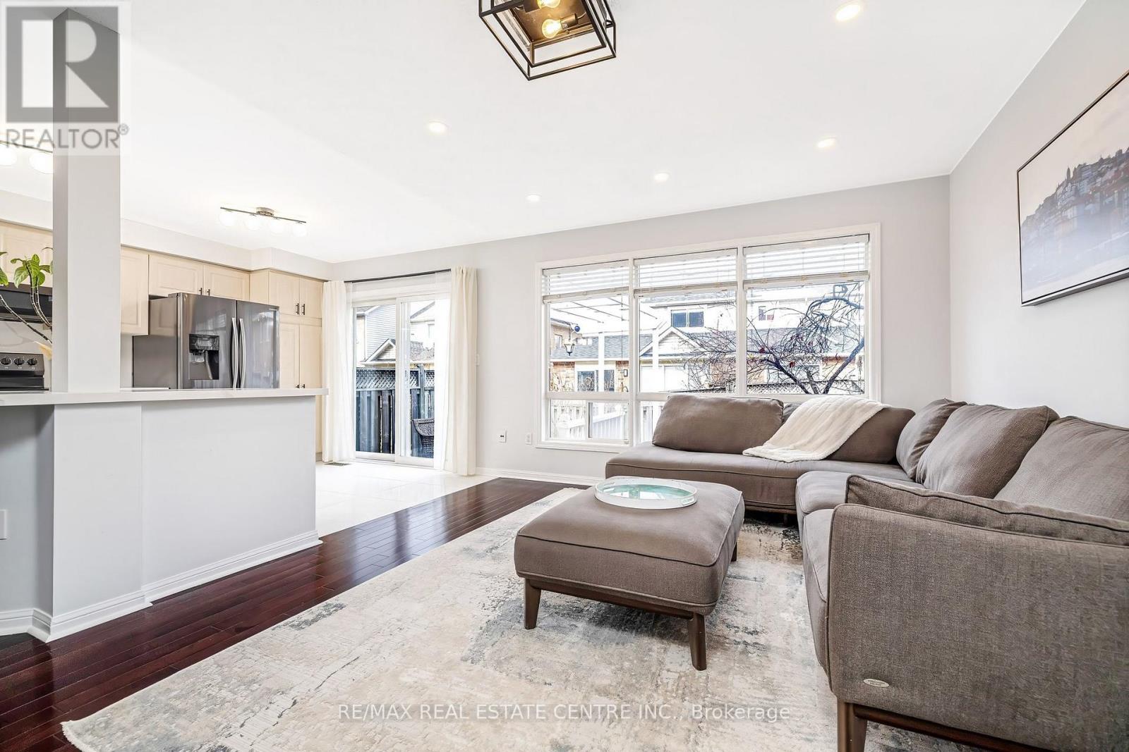 1617 Cartwright Crescent, Milton, Ontario  L9T 5N6 - Photo 7 - W12926610