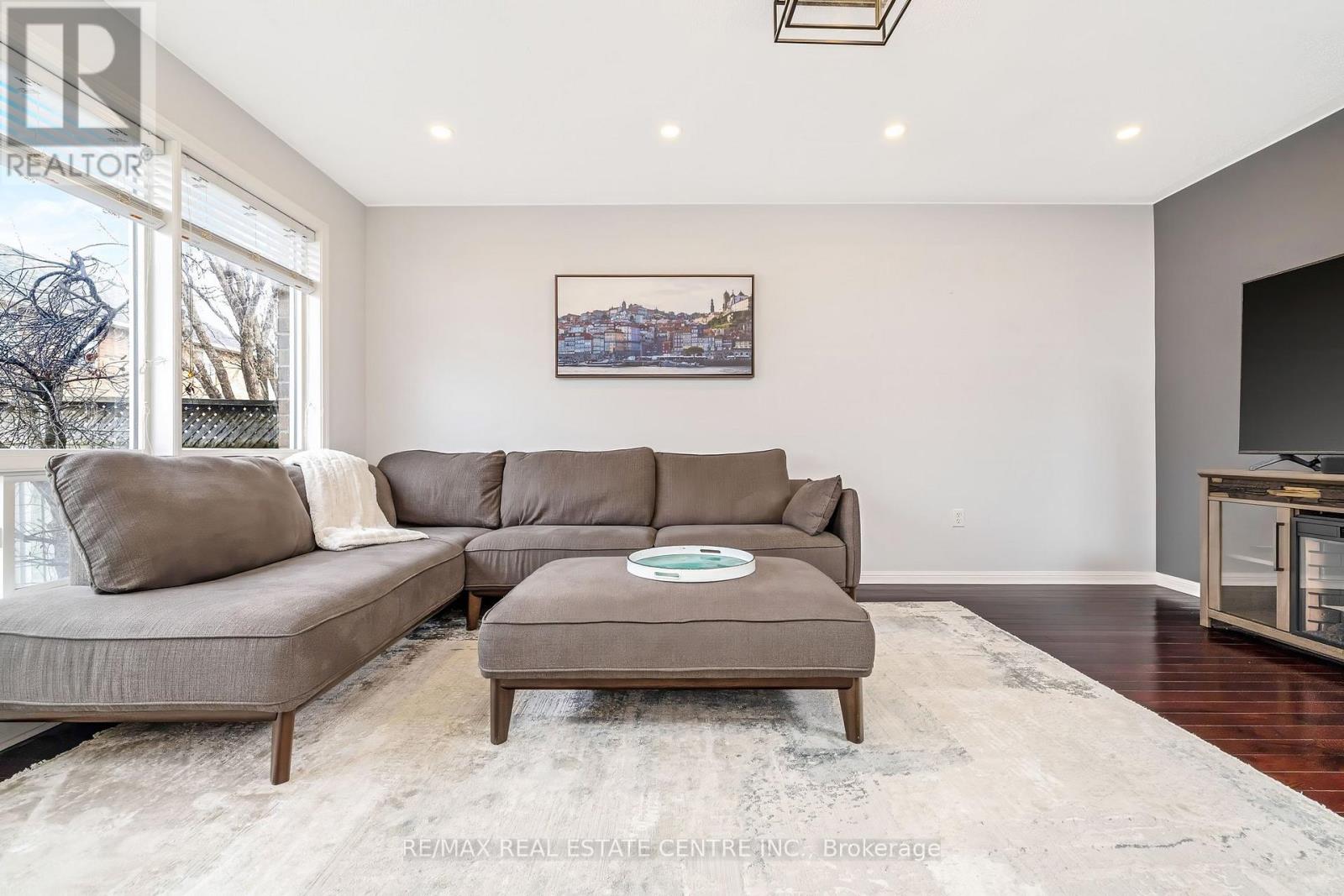 1617 Cartwright Crescent, Milton, Ontario  L9T 5N6 - Photo 8 - W12926610