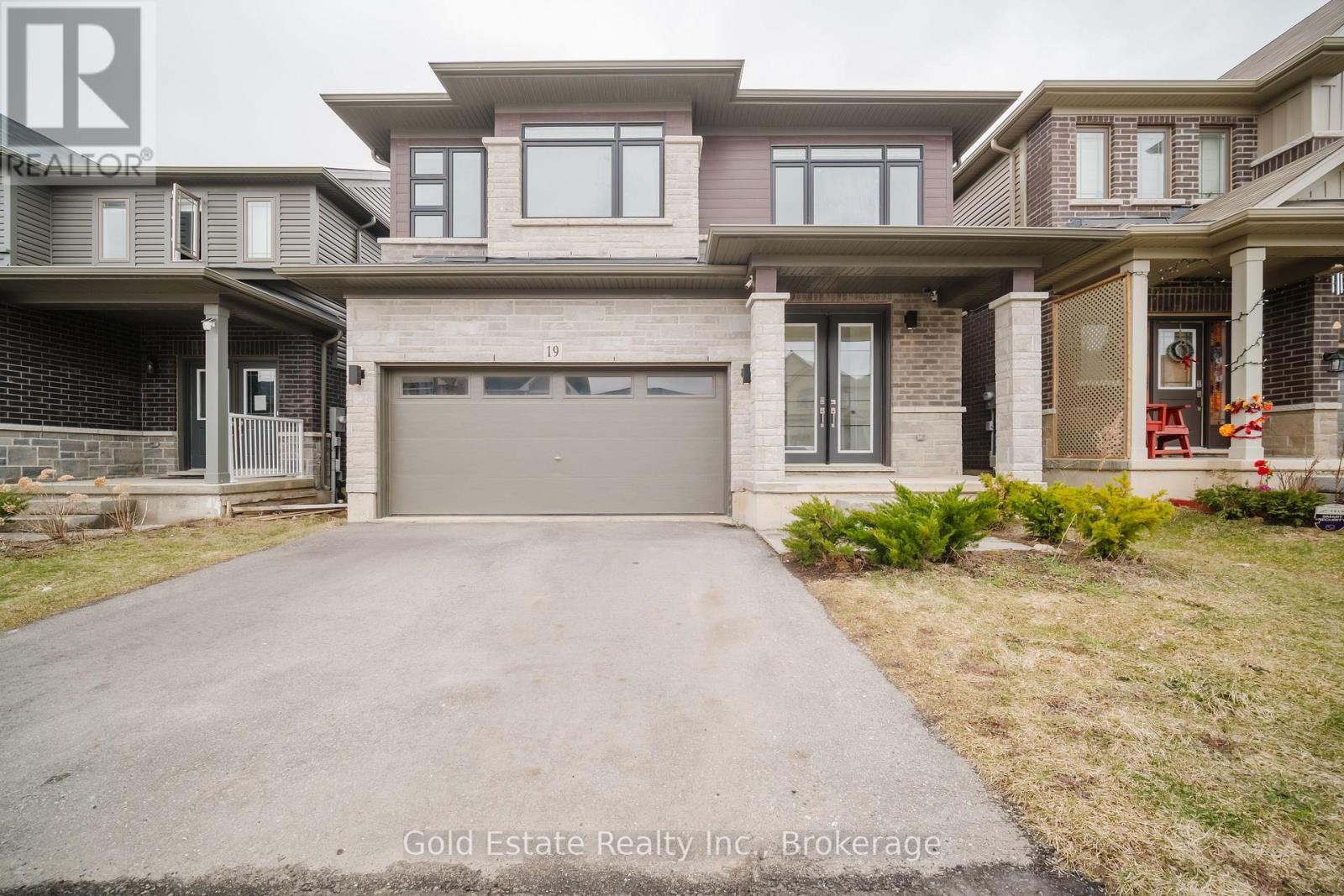 19 Mclaren Avenue, Brantford, Ontario  N3T 0T4 - Photo 2 - X12926554