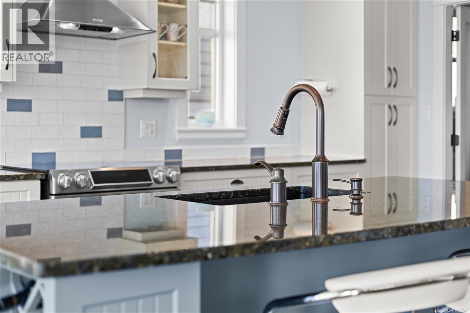 10117 West Saanich Rd, North Saanich, British Columbia  V8L 5T6 - Photo 21 - 1028548