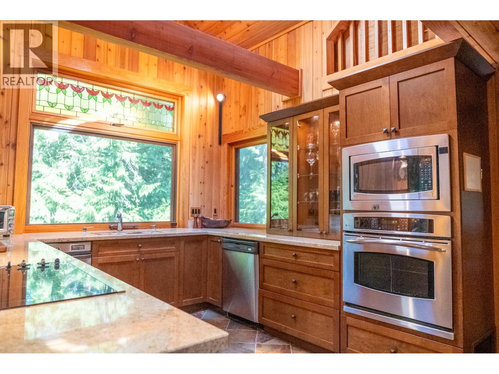 8807 Ainslie Point Road, Pender Island, British Columbia  V0N 2M3 - Photo 15 - R3104036