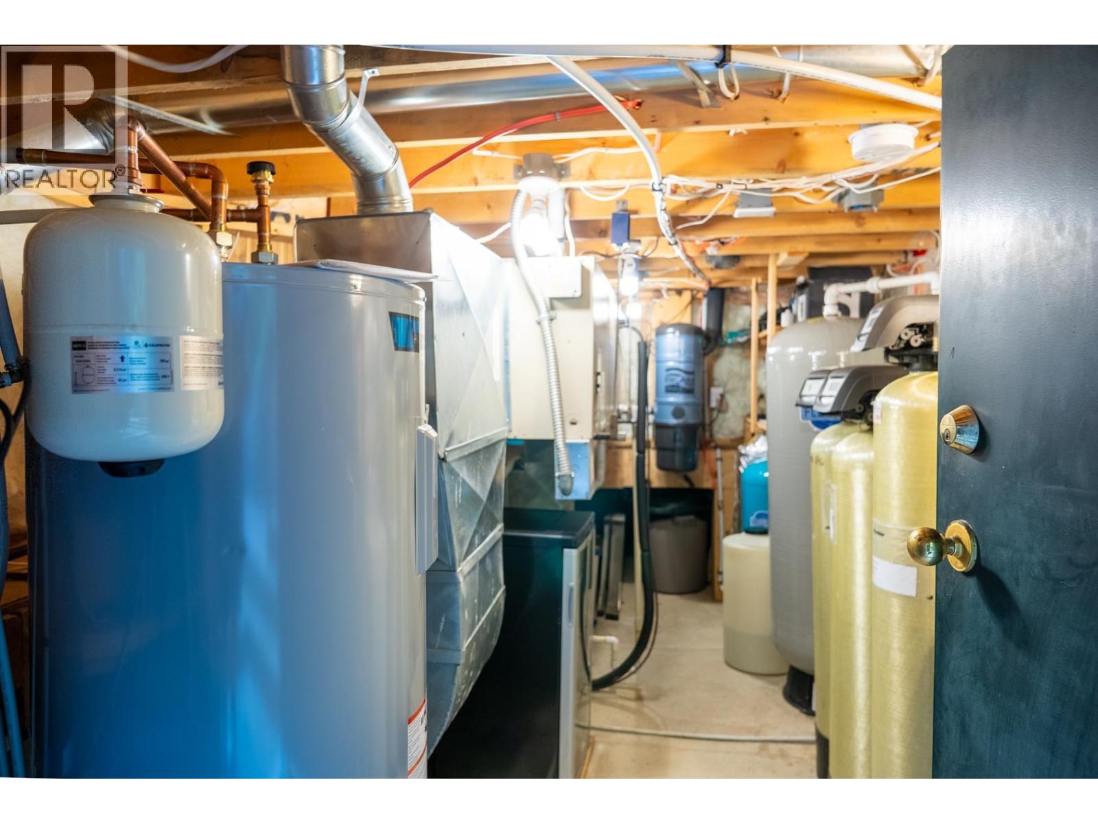 8807 Ainslie Point Road, Pender Island, British Columbia  V0N 2M3 - Photo 37 - R3104036