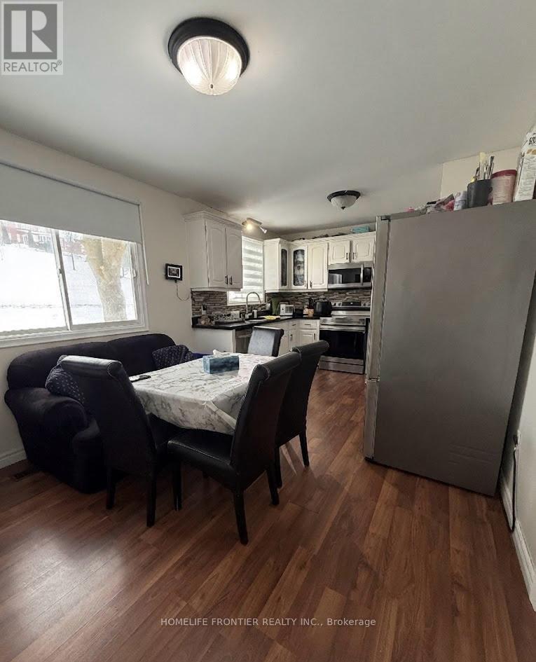 98 The Queensway South Avenue S, Georgina, Ontario  L4P 1Z4 - Photo 2 - N12740576