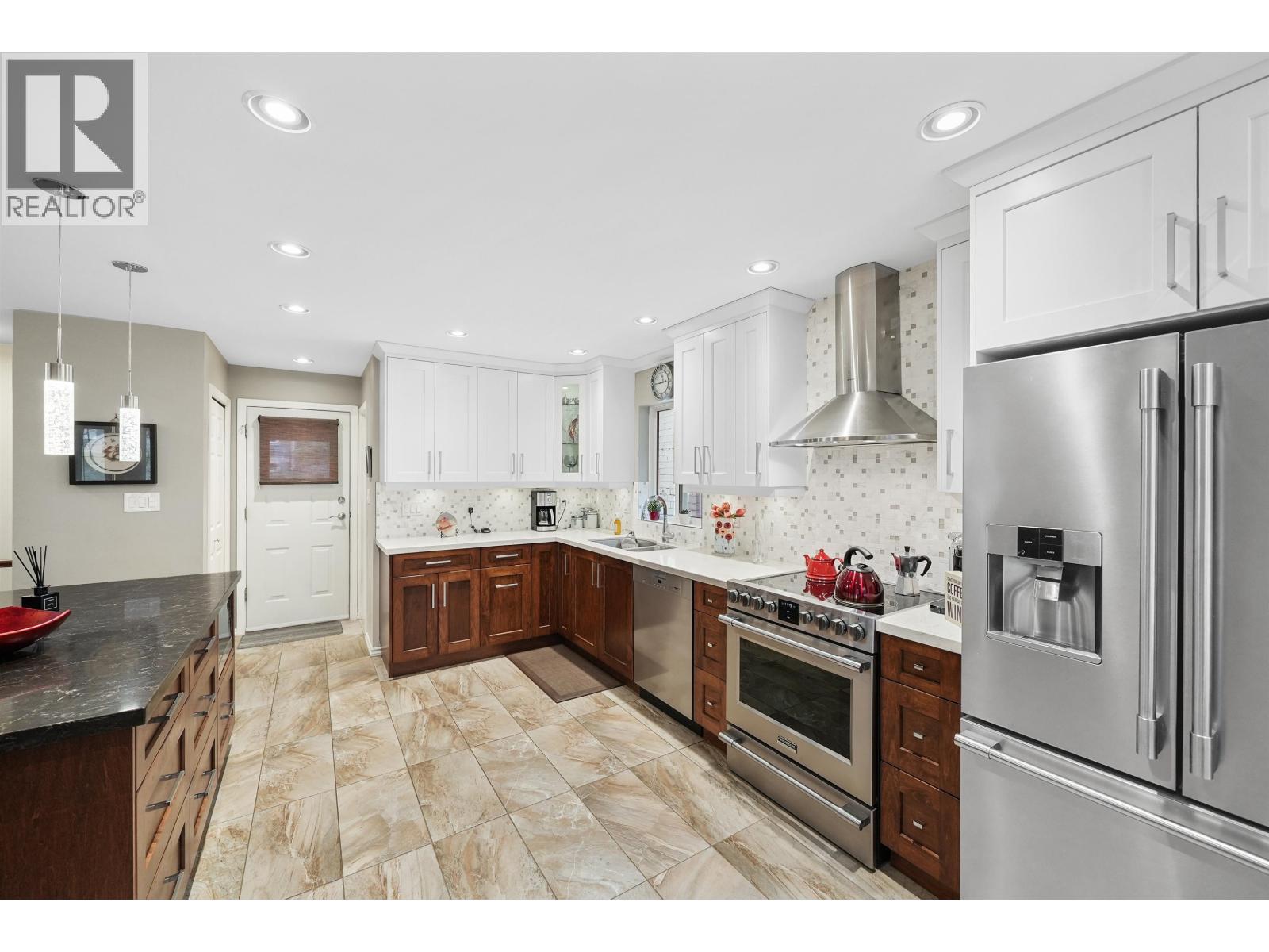 3887 Robin Place, Port Coquitlam, British Columbia V3B 4Y6 - Photo 4 - R3103632