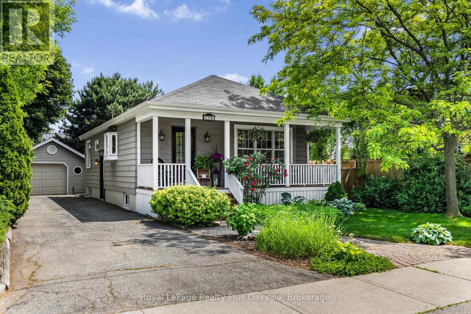 2386 Rebecca Street, Oakville, Ontario  L6L 2A9 - Photo 1 - W12926640