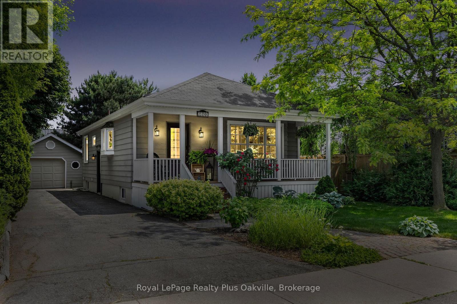 2386 Rebecca Street, Oakville, Ontario  L6L 2A9 - Photo 2 - W12926640