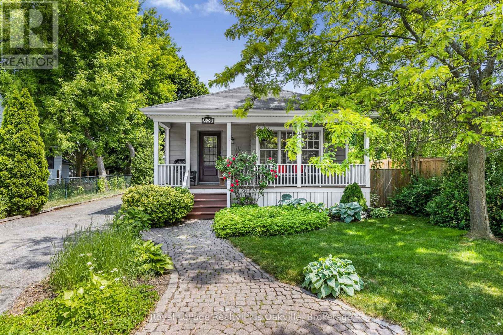 2386 Rebecca Street, Oakville, Ontario  L6L 2A9 - Photo 3 - W12926640