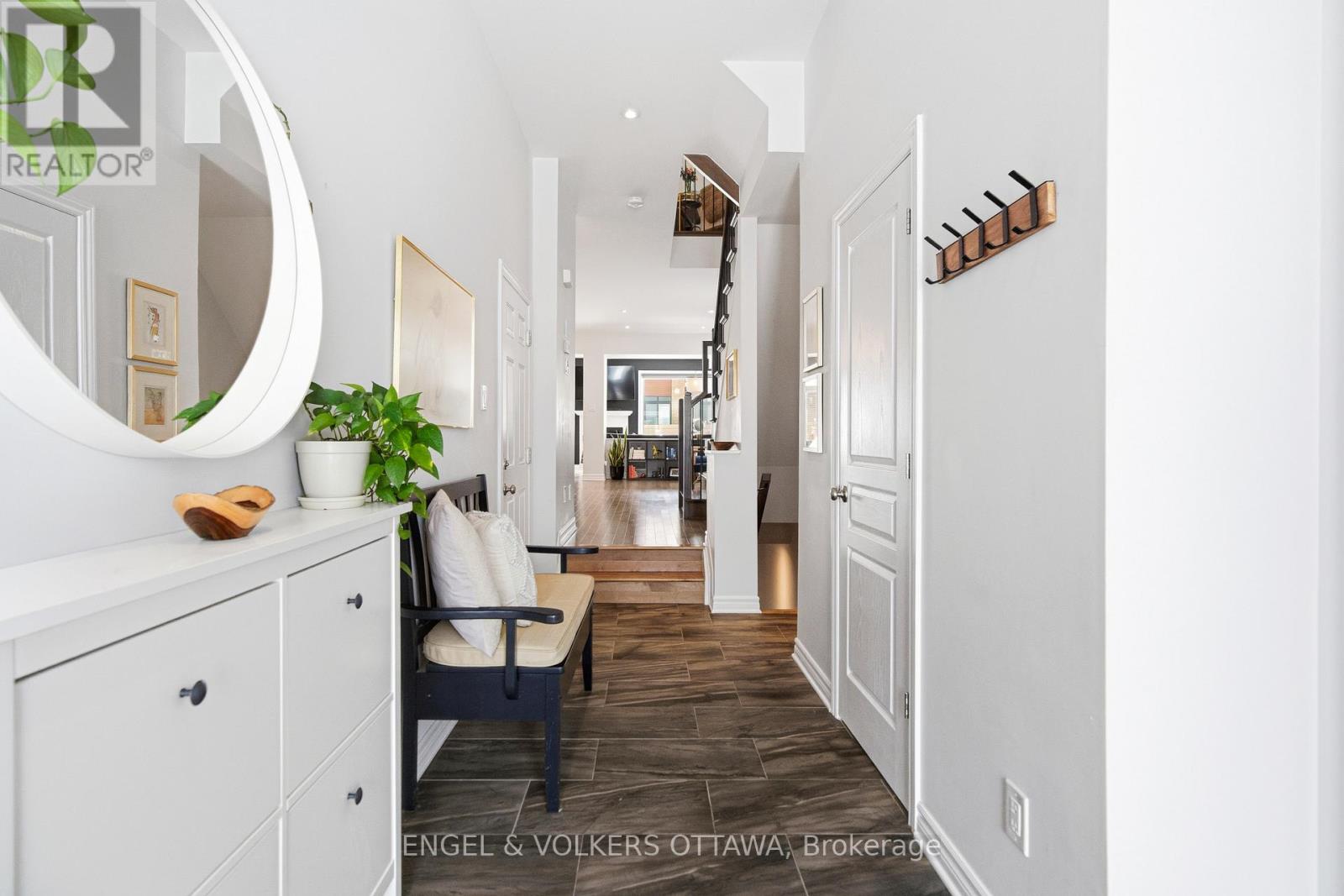 719 Twist Way, Ottawa, Ontario  K2V 0M8 - Photo 4 - X12917772