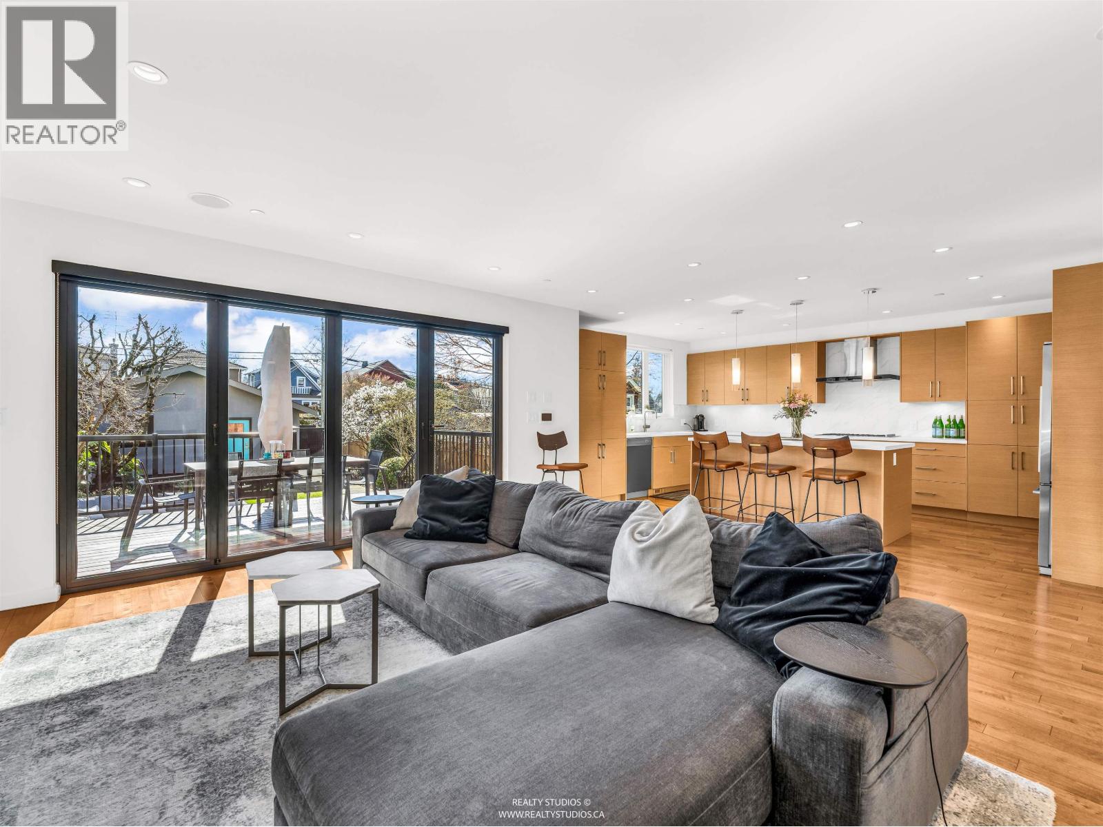 132 W 22nd Avenue, Vancouver, British Columbia  V5Y 2G1 - Photo 8 - R3104116