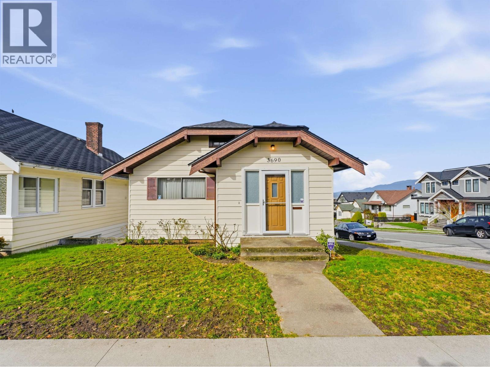 3690 DUNDAS STREET, Vancouver, British Columbia