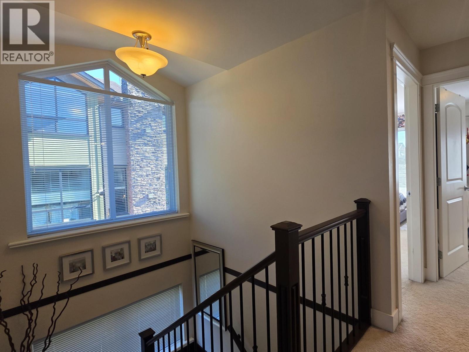 665 W 15th Street, North Vancouver, British Columbia  V7M 1T1 - Photo 4 - R3068716