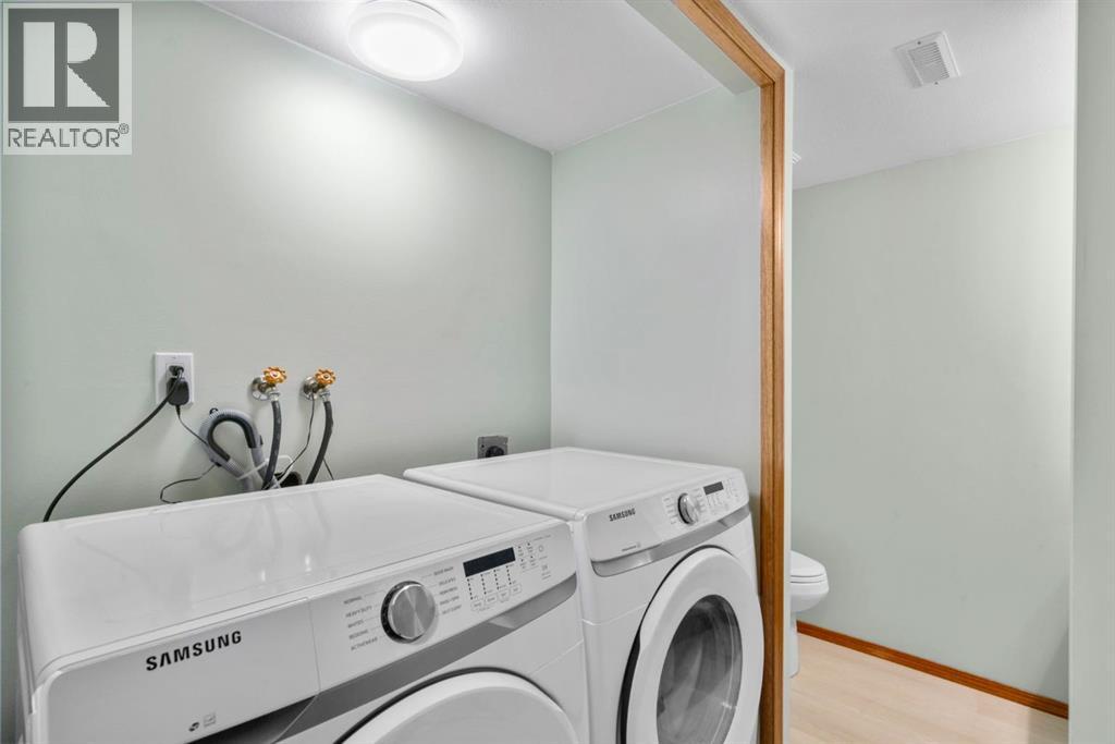 10 Carolina Drive W, Cochrane, Alberta  T4C 1C2 - Photo 32 - A2284084