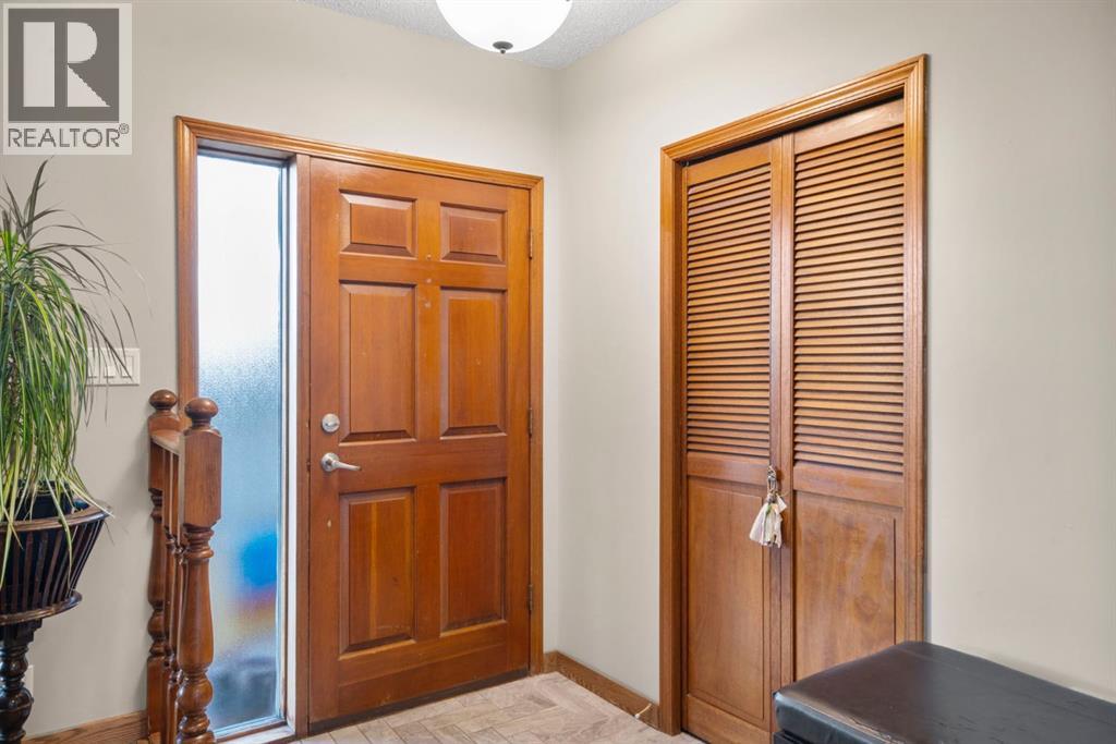 10 Carolina Drive W, Cochrane, Alberta  T4C 1C2 - Photo 2 - A2284084