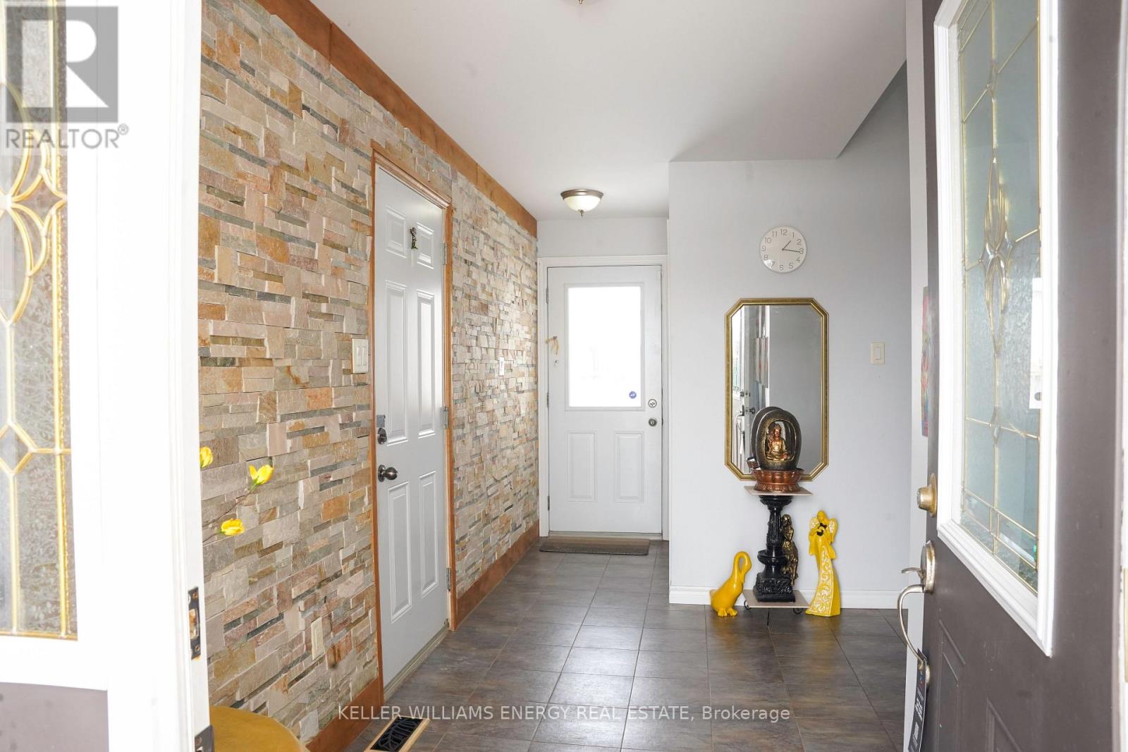 11 Morning Star Street, Petawawa, Ontario  K8H 0A1 - Photo 2 - X12926662