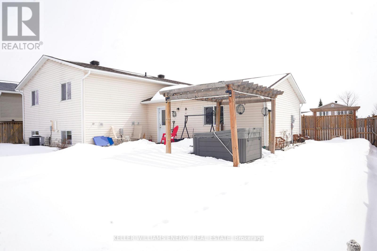 11 Morning Star Street, Petawawa, Ontario  K8H 0A1 - Photo 35 - X12926662