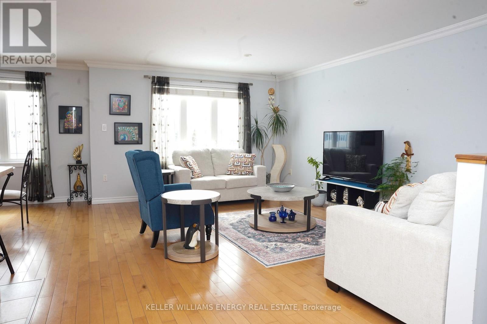 11 Morning Star Street, Petawawa, Ontario  K8H 0A1 - Photo 4 - X12926662