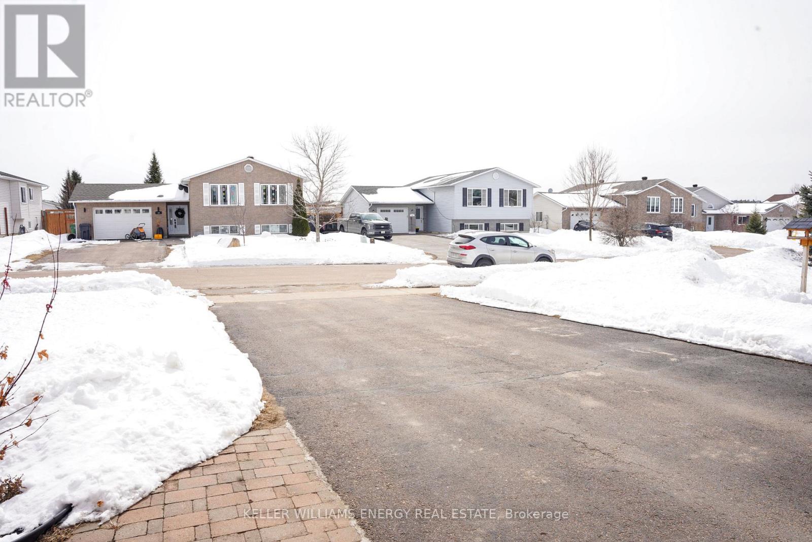 11 Morning Star Street, Petawawa, Ontario  K8H 0A1 - Photo 42 - X12926662