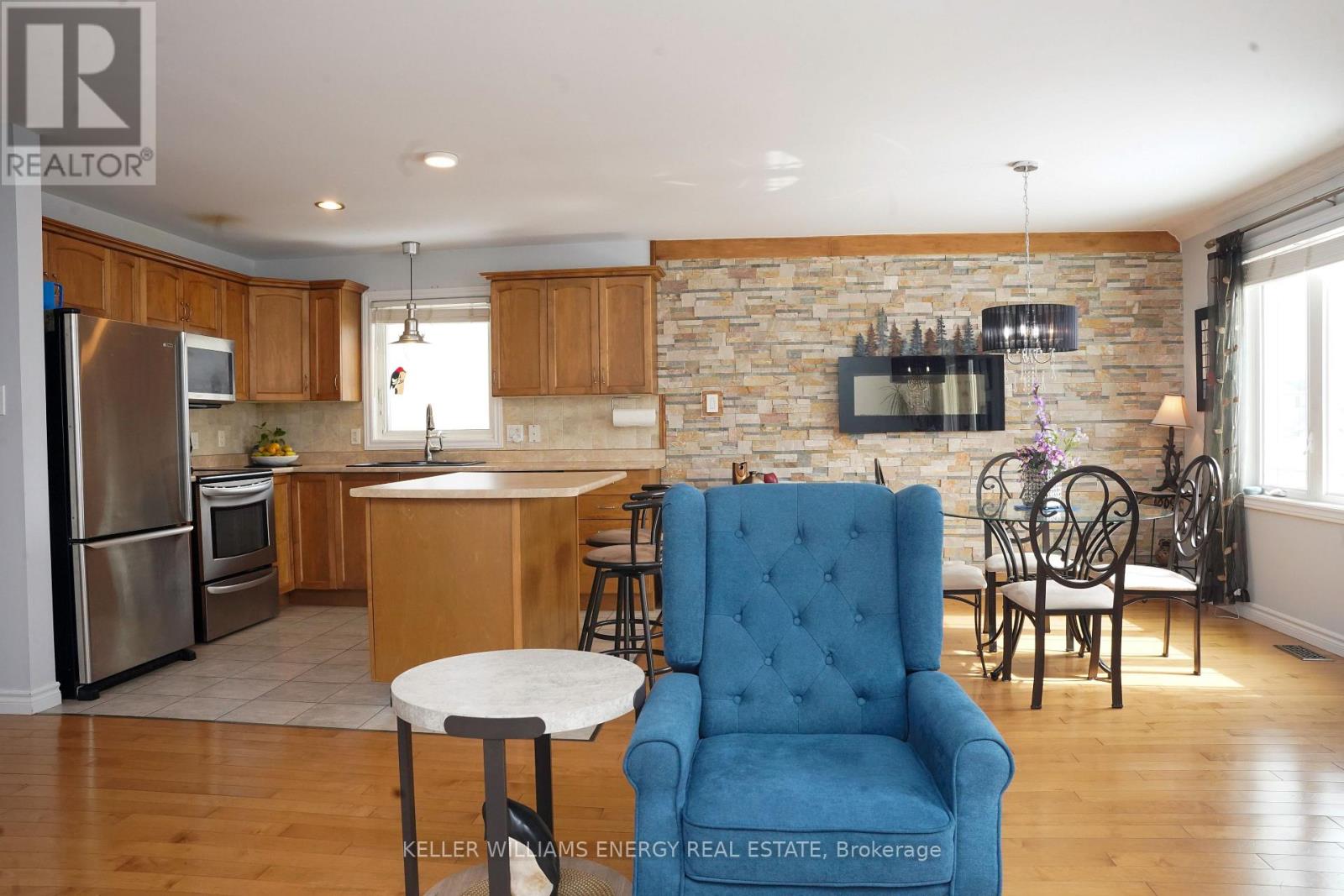 11 Morning Star Street, Petawawa, Ontario  K8H 0A1 - Photo 7 - X12926662