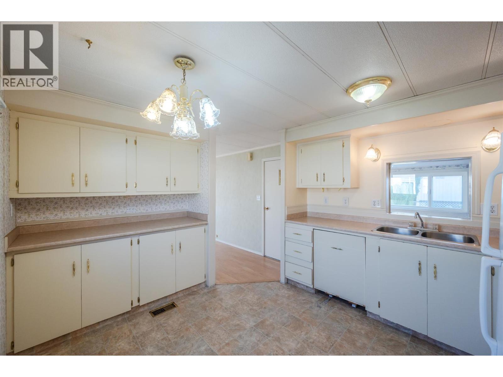 98 Okanagan Avenue E Unit# 97, Penticton, British Columbia  V2A 3J5 - Photo 3 - 10380935