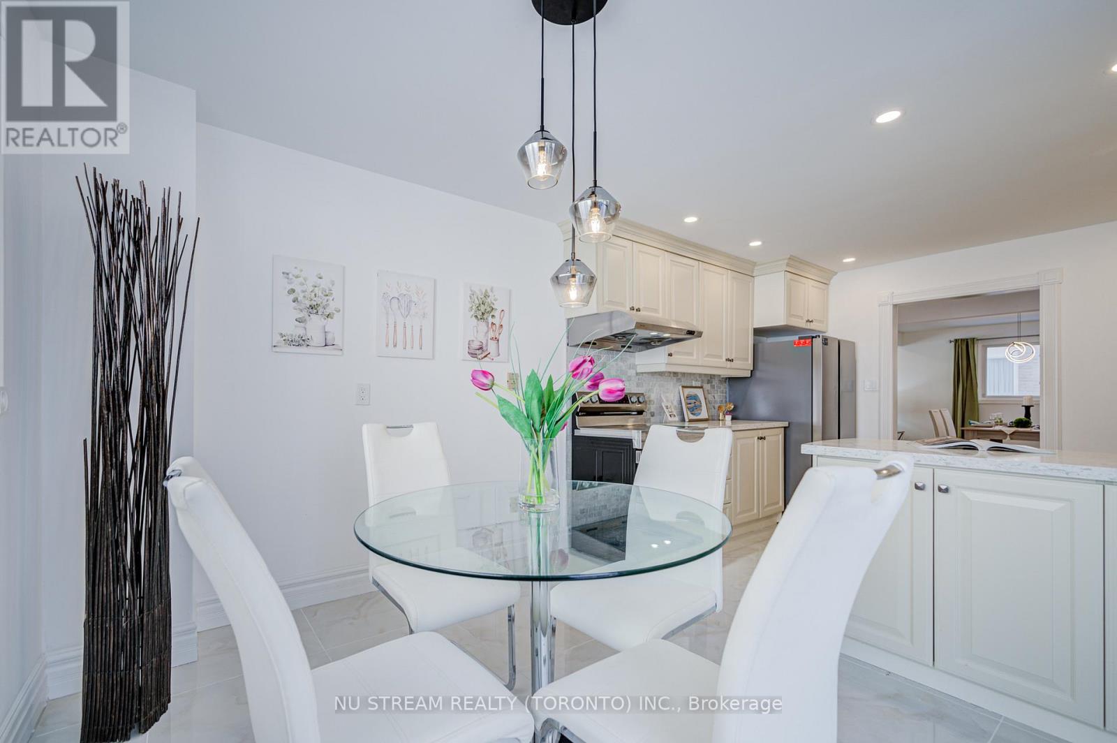 8 Hemingway Crescent, Markham, Ontario  L3R 2A4 - Photo 14 - N12926646