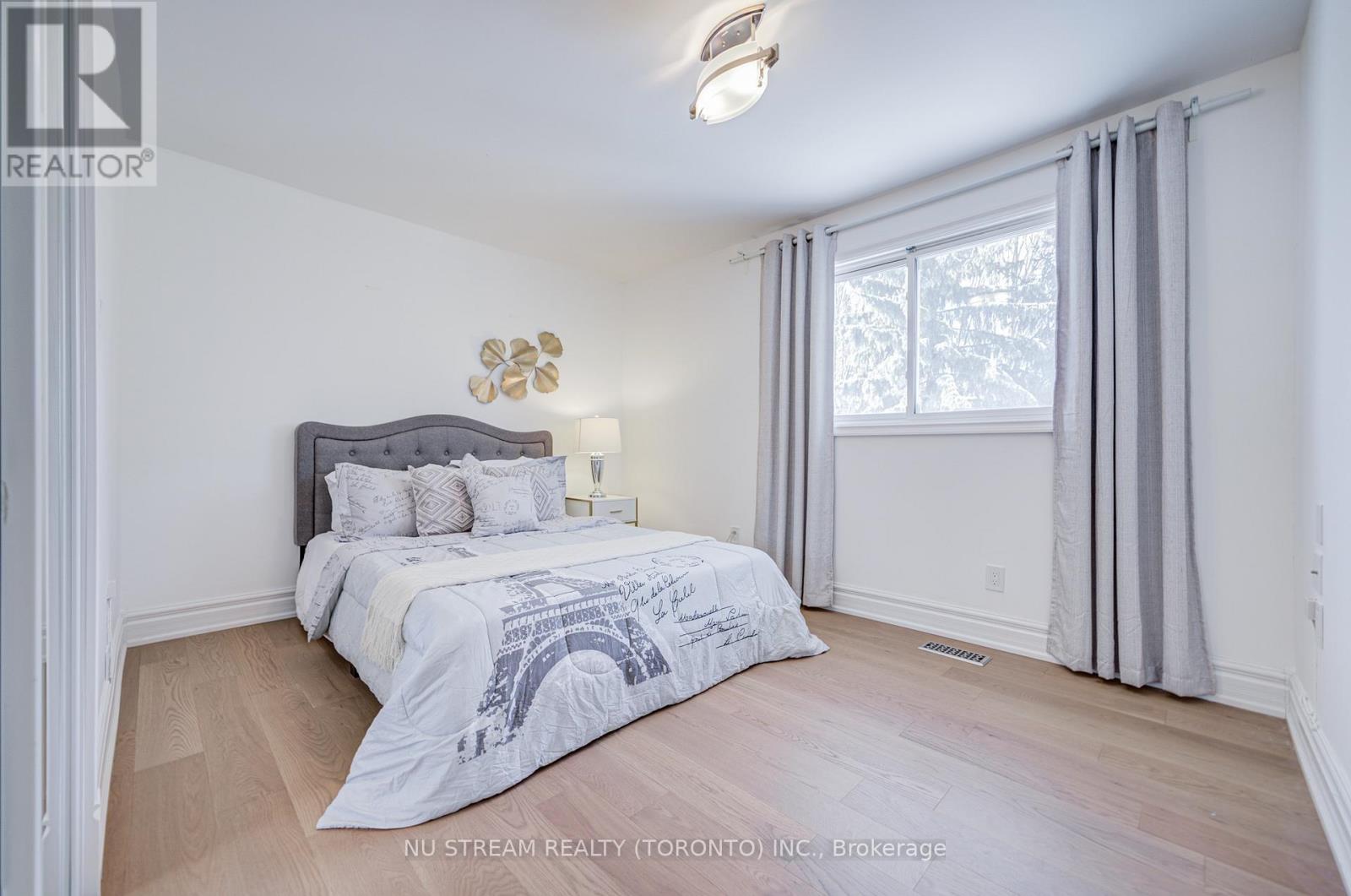 8 Hemingway Crescent, Markham, Ontario  L3R 2A4 - Photo 17 - N12926646