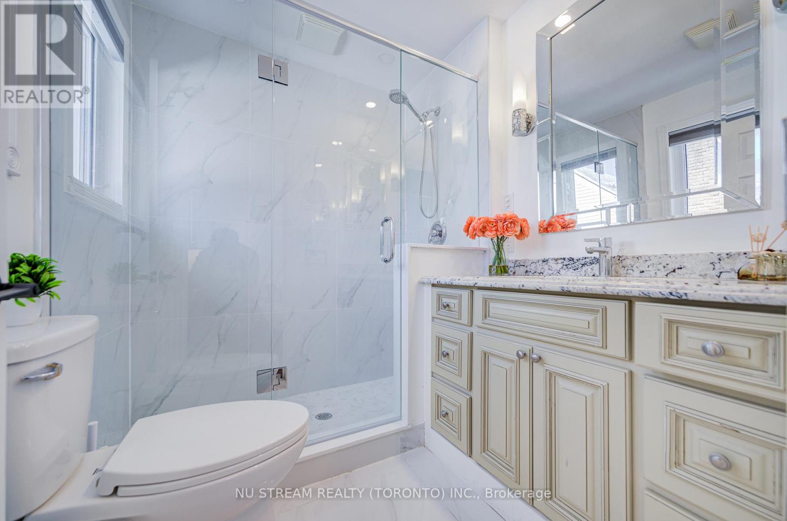 8 Hemingway Crescent, Markham, Ontario  L3R 2A4 - Photo 21 - N12926646