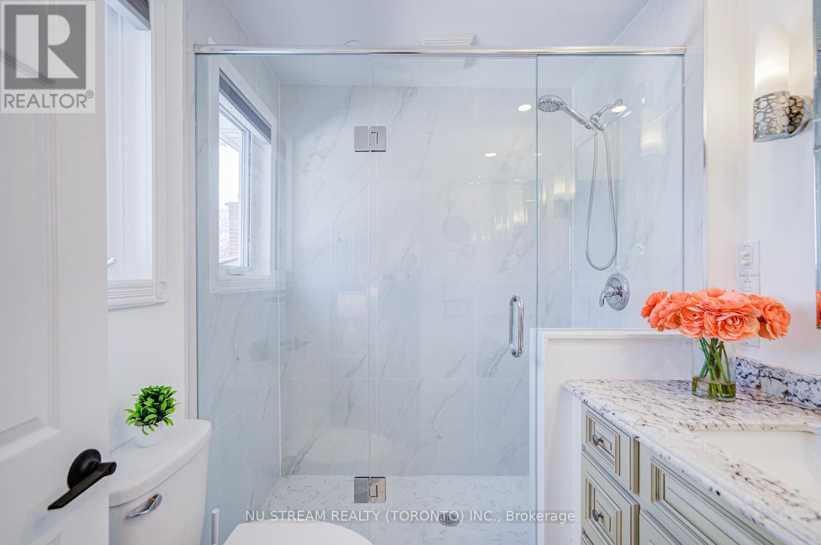 8 Hemingway Crescent, Markham, Ontario  L3R 2A4 - Photo 22 - N12926646