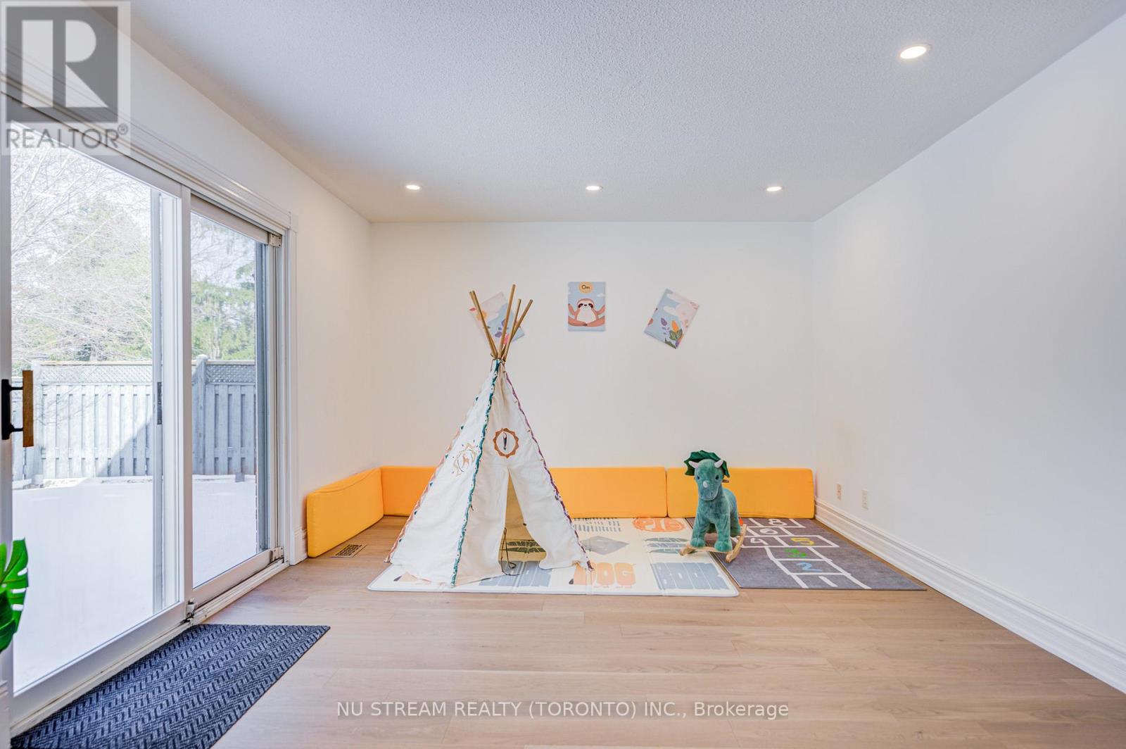 8 Hemingway Crescent, Markham, Ontario  L3R 2A4 - Photo 28 - N12926646