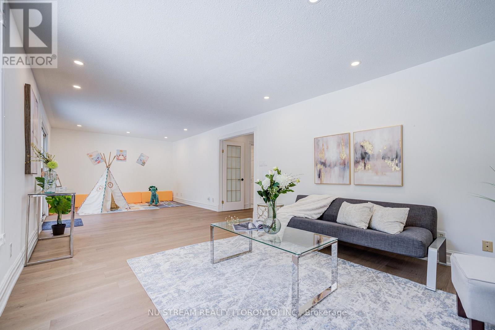 8 Hemingway Crescent, Markham, Ontario  L3R 2A4 - Photo 31 - N12926646