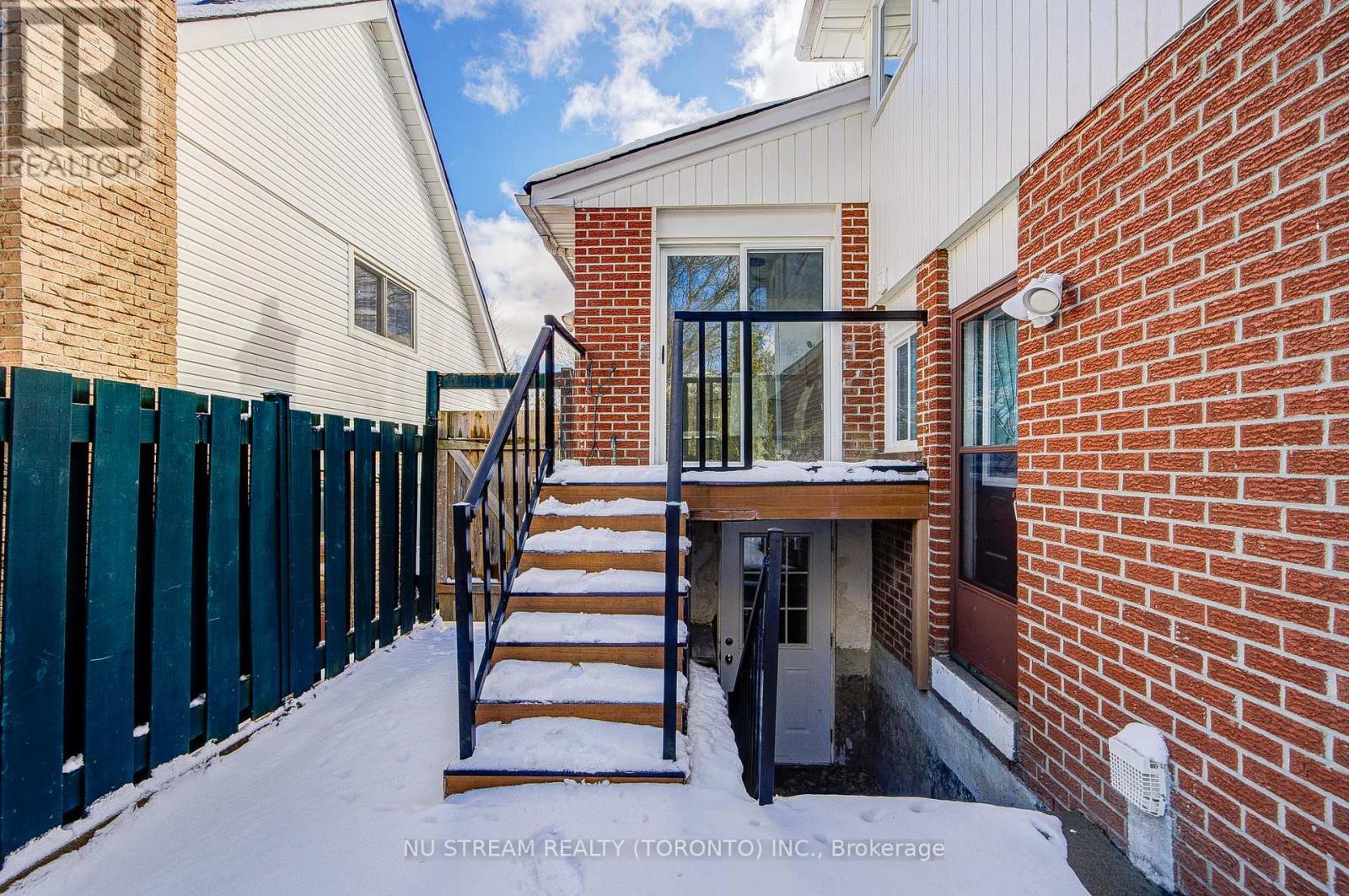 8 Hemingway Crescent, Markham, Ontario  L3R 2A4 - Photo 38 - N12926646