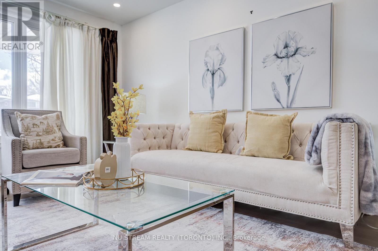 8 Hemingway Crescent, Markham, Ontario  L3R 2A4 - Photo 4 - N12926646