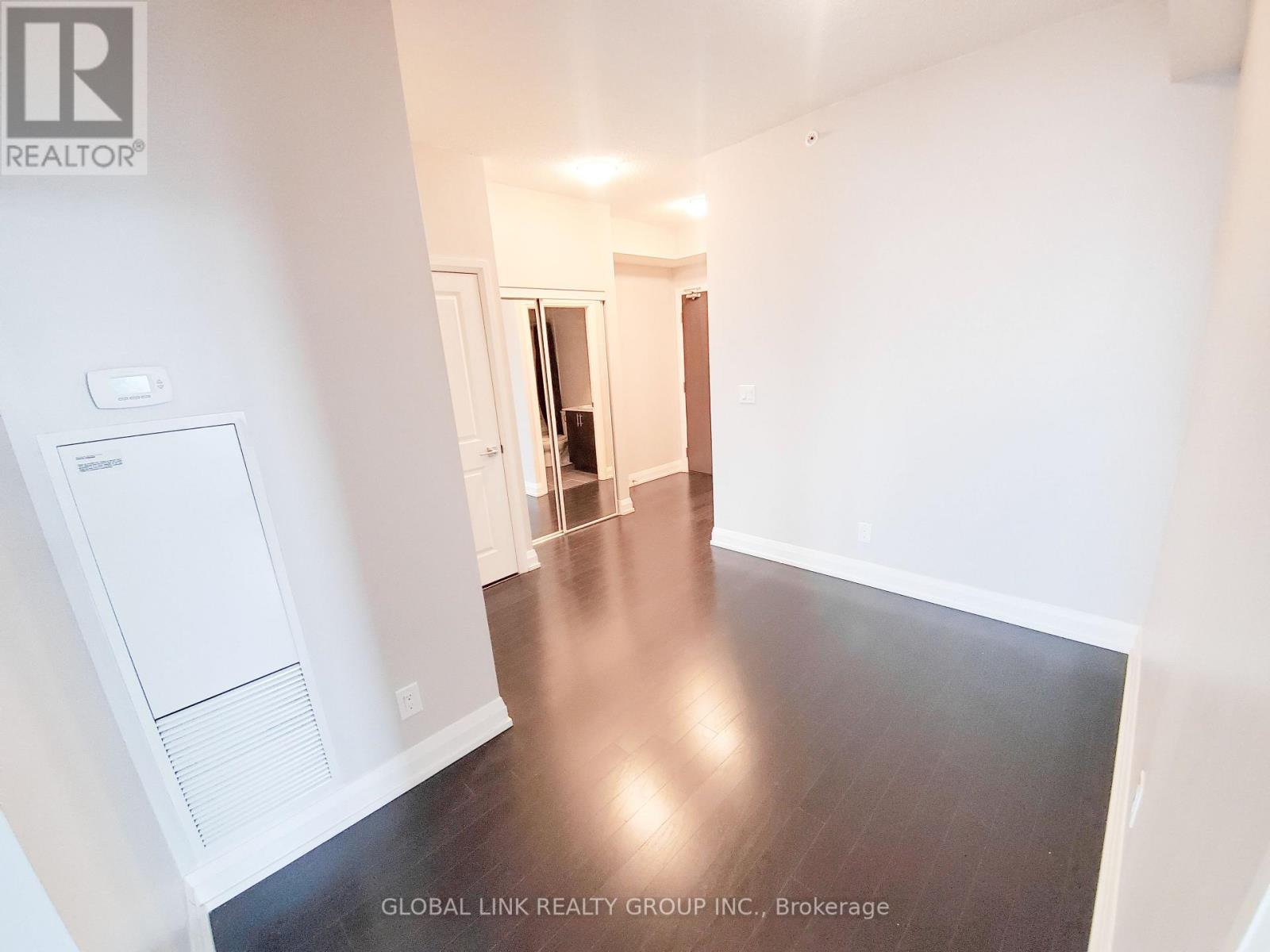 2632 - 7161 Yonge Street, Markham, Ontario  L3T 0C8 - Photo 2 - N12926650