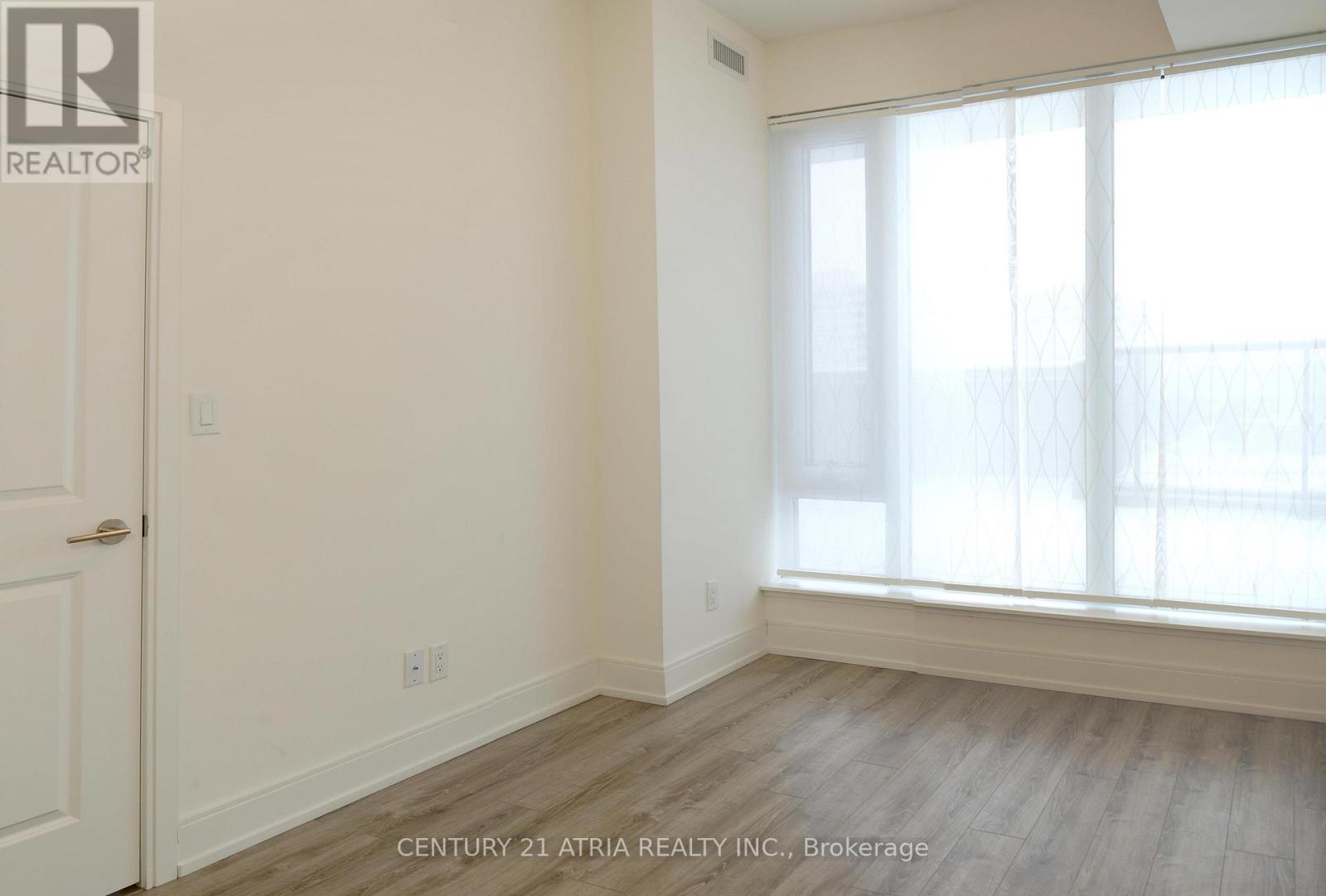 612b - 9600 Yonge Street, Richmond Hill, Ontario  L4C 0X3 - Photo 4 - N12926666