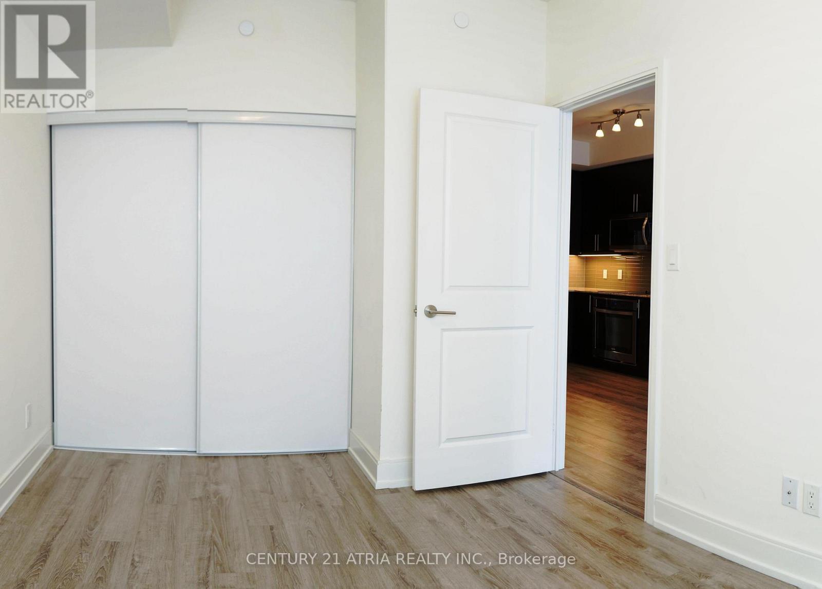 612b - 9600 Yonge Street, Richmond Hill, Ontario  L4C 0X3 - Photo 5 - N12926666