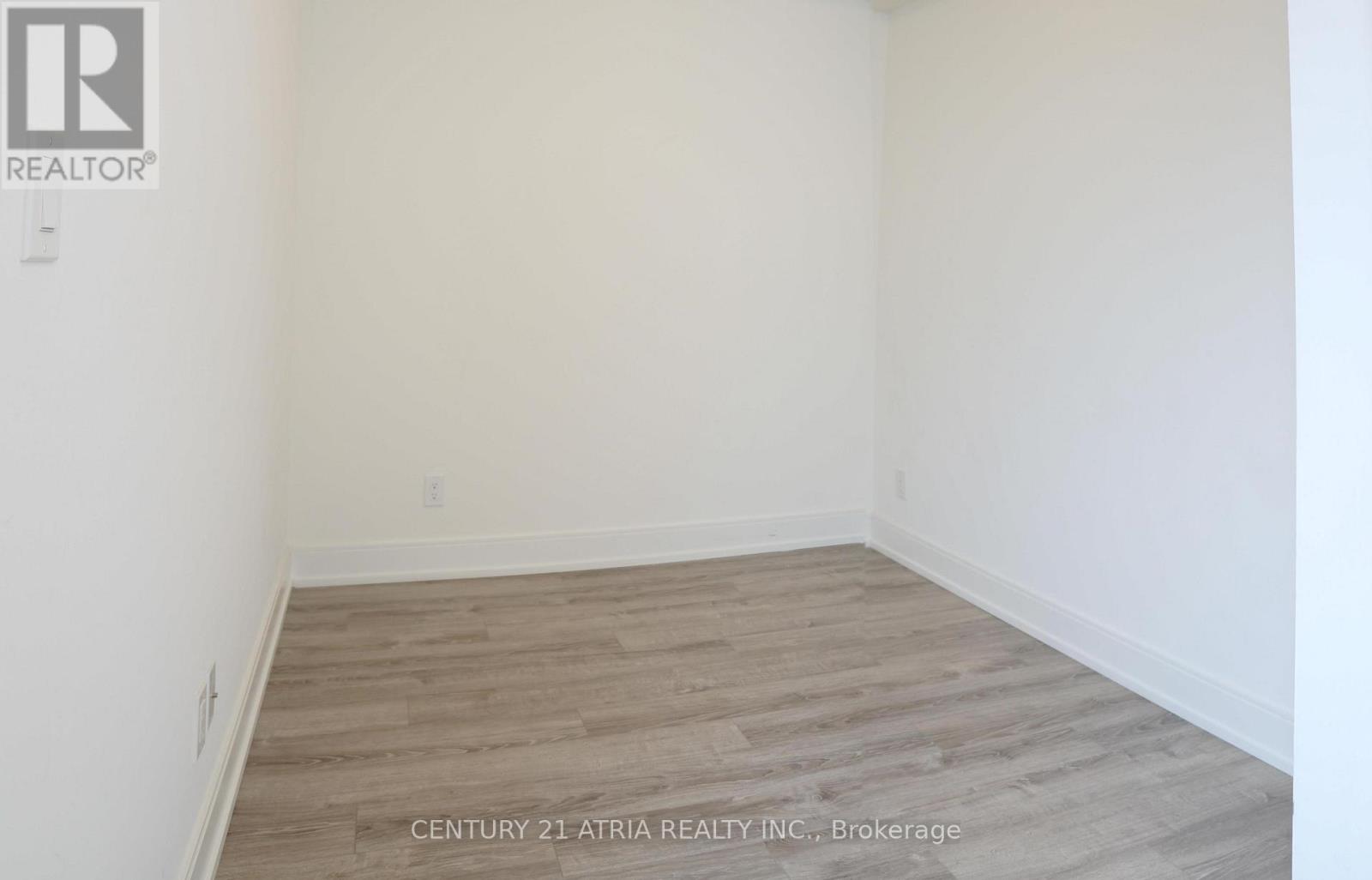 612b - 9600 Yonge Street, Richmond Hill, Ontario  L4C 0X3 - Photo 6 - N12926666