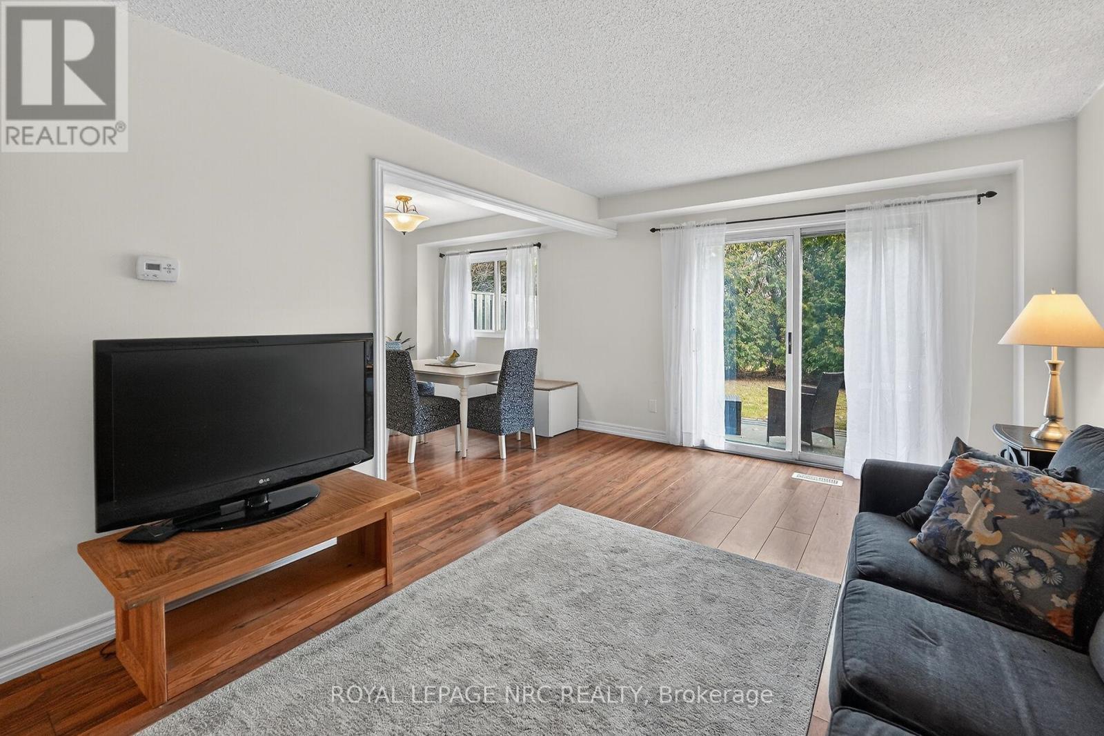 4 - 453 Woodview Road, Burlington, Ontario  L7N 2Z9 - Photo 15 - W12926664