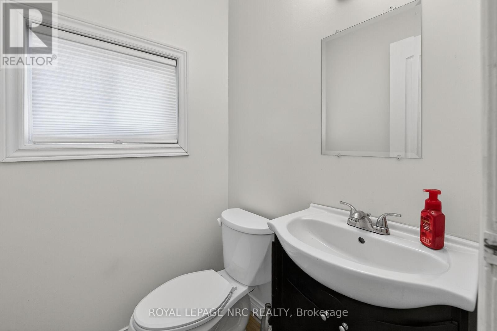 4 - 453 Woodview Road, Burlington, Ontario  L7N 2Z9 - Photo 16 - W12926664