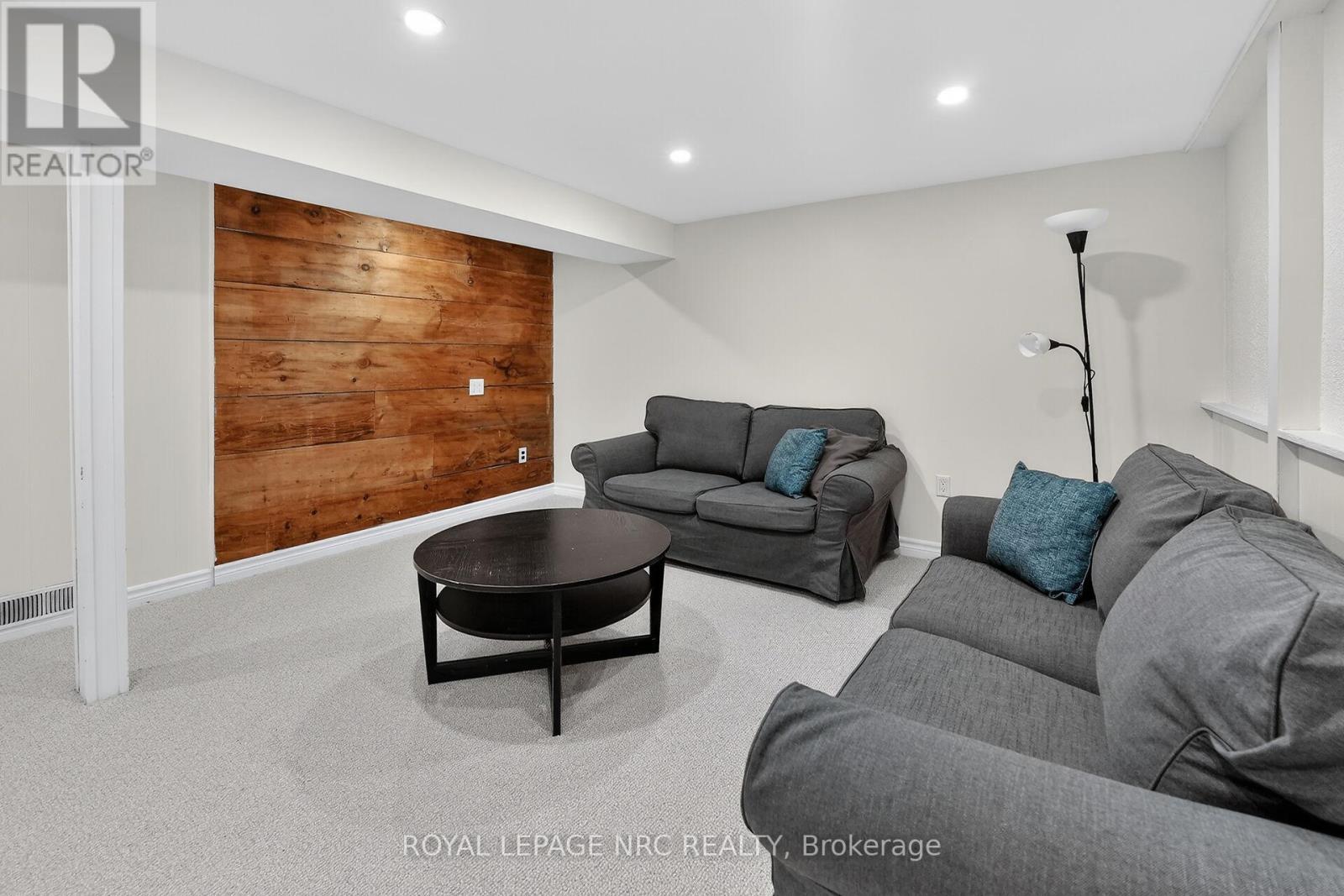 4 - 453 Woodview Road, Burlington, Ontario  L7N 2Z9 - Photo 31 - W12926664