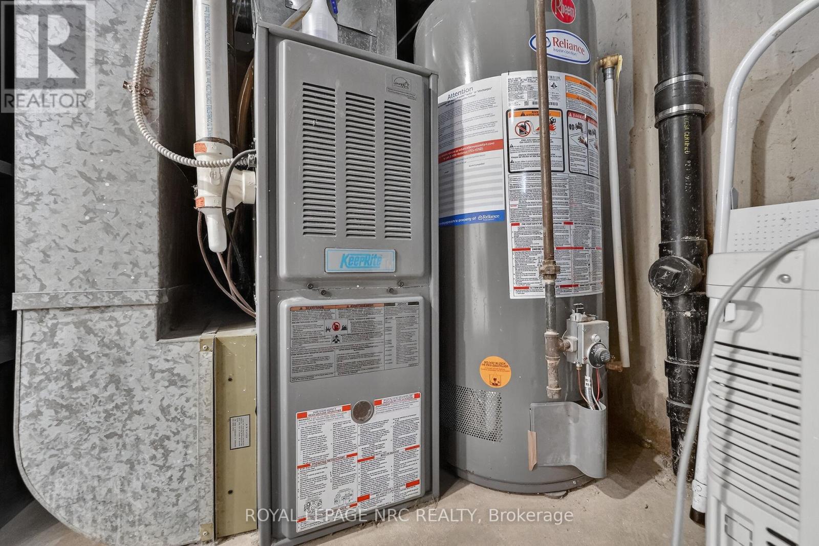 4 - 453 Woodview Road, Burlington, Ontario  L7N 2Z9 - Photo 35 - W12926664