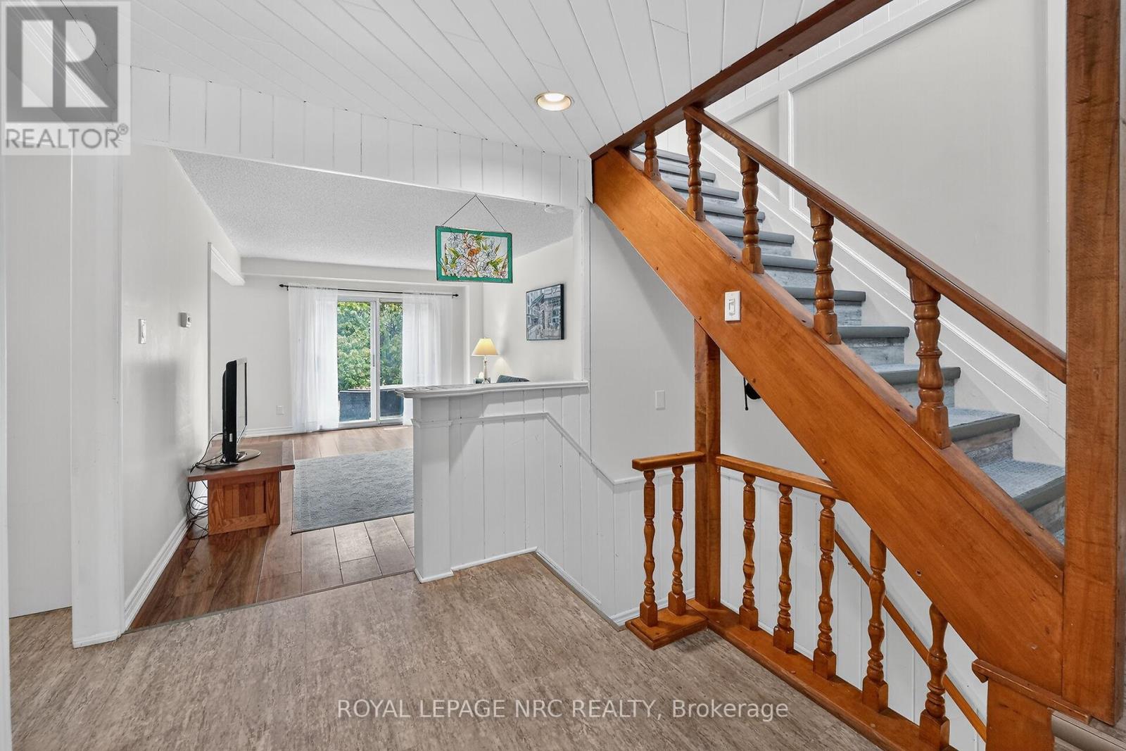 4 - 453 Woodview Road, Burlington, Ontario  L7N 2Z9 - Photo 6 - W12926664