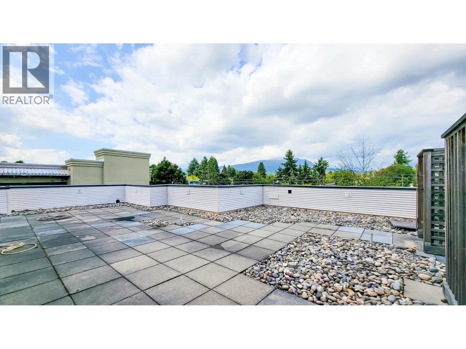 300 1966 Coquitlam Avenue, Port Coquitlam, British Columbia V3B 7P8 - Photo 33 - R3070201