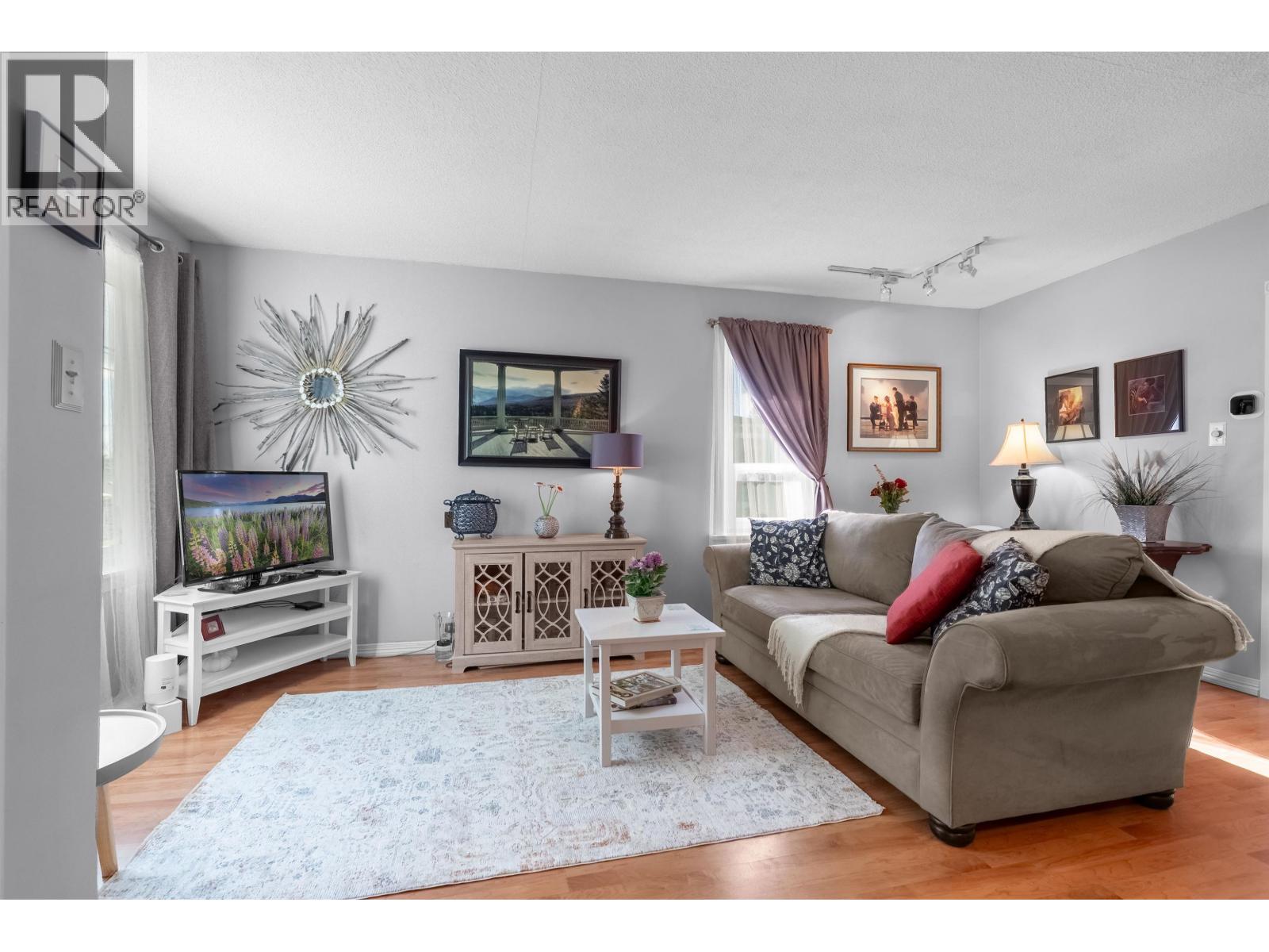 20283 Lorne Avenue, Maple Ridge, British Columbia  V2X 1G2 - Photo 2 - R3095899