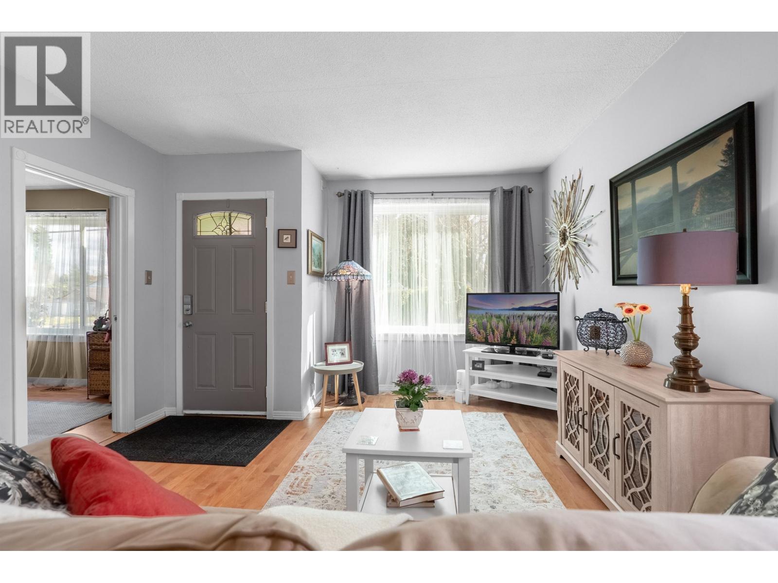 20283 Lorne Avenue, Maple Ridge, British Columbia  V2X 1G2 - Photo 3 - R3095899