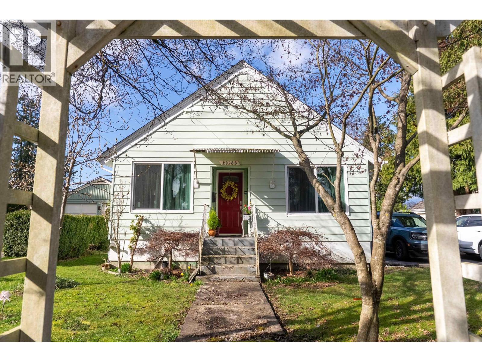 20283 LORNE AVENUE, Maple Ridge, British Columbia