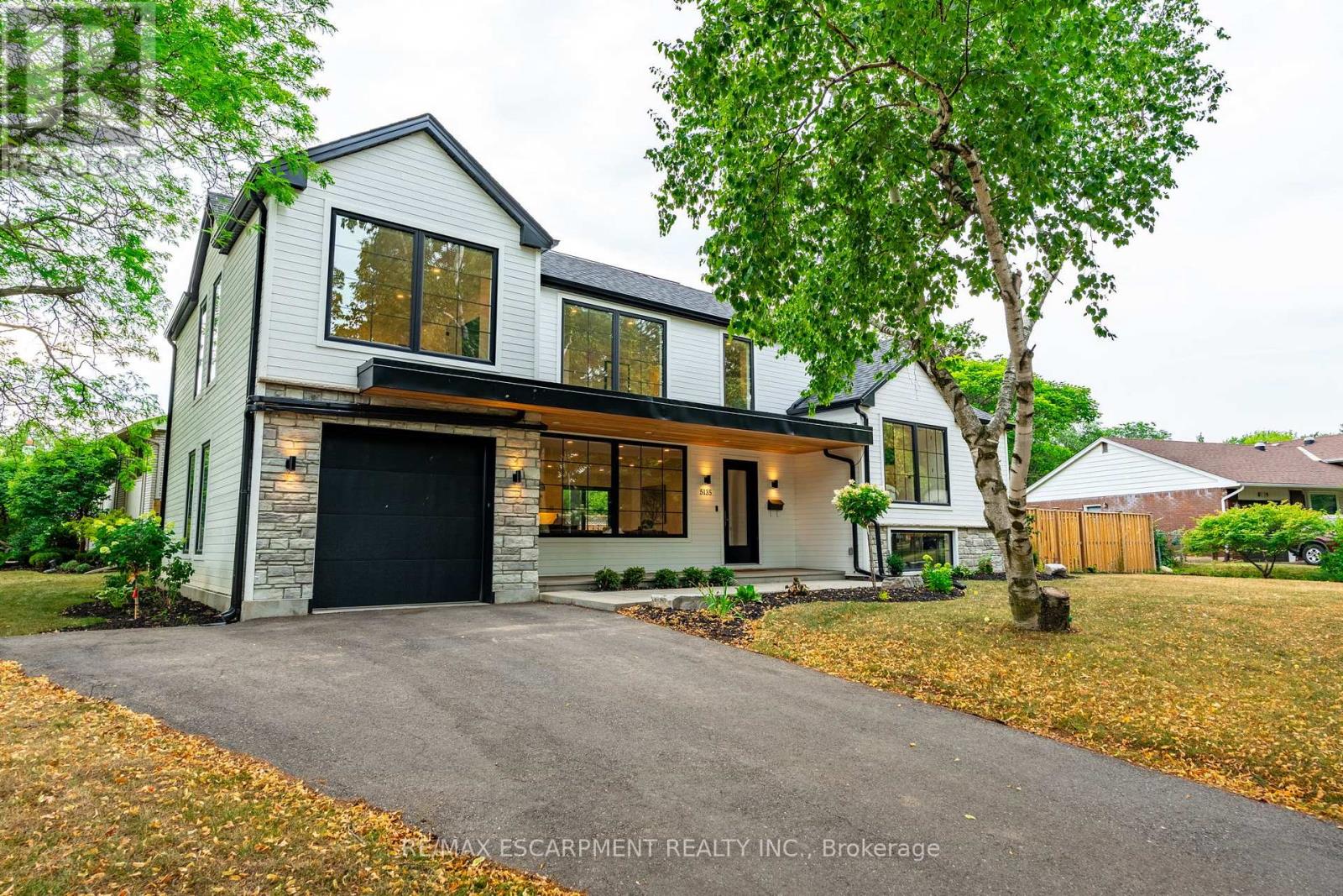 5135 MULBERRY DRIVE, Burlington, Ontario